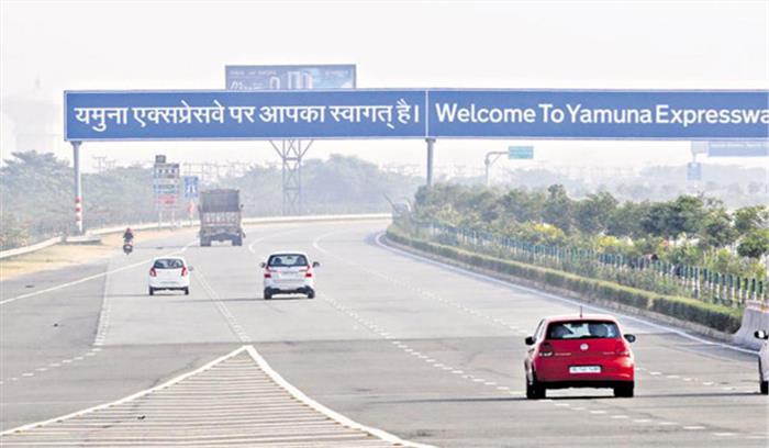 कई बड़ी मछलियों की गर्दन फंसी