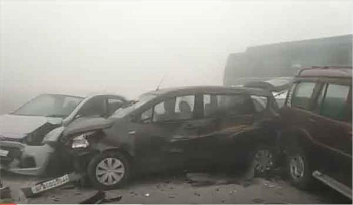 स्मॉग के कारण यमुना एक्सप्रेस वे पर आपस में टकराई गाड़ियां
