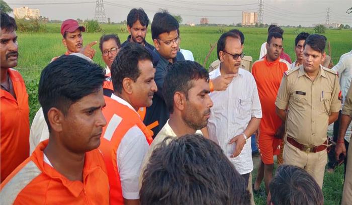 यमुना नदी में आई बाढ़ से किसानों की फसल बर्बाद