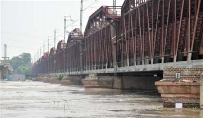 यमुना नदी आज खतरे के निशान से नीचे