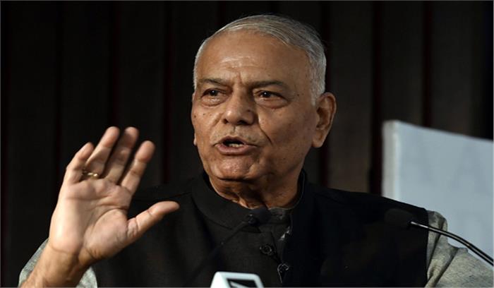 यशवंत सिन्हा ने फिर बोला हमला : दिल्ली में विधायकों को अयोग्य ठहराना तुगलकशाही