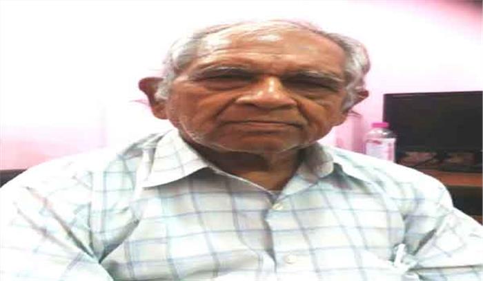 योग से शहरवासियों को बना रहे हैं निरोग