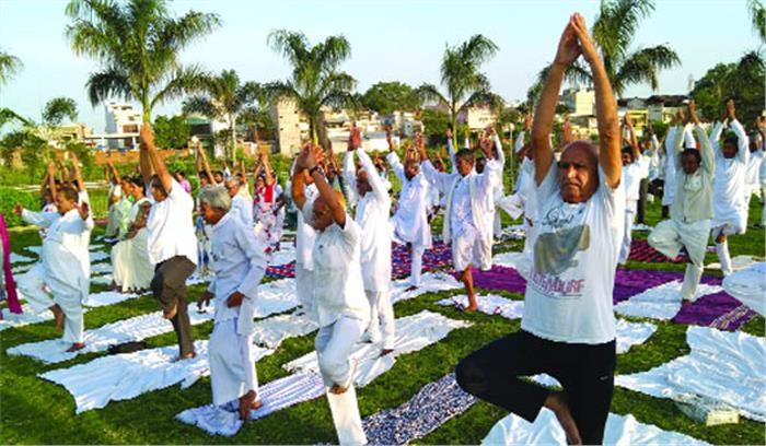 नियमित रूप से योगाभ्यास करने से बेहतर रहता स्वास्थ्य : महापौर