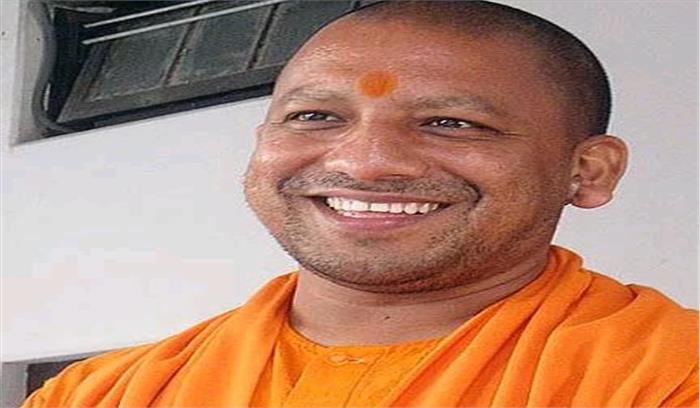 बाढ़ राहत सामग्री से भरे वाहनों को रवाना किया योगी ने