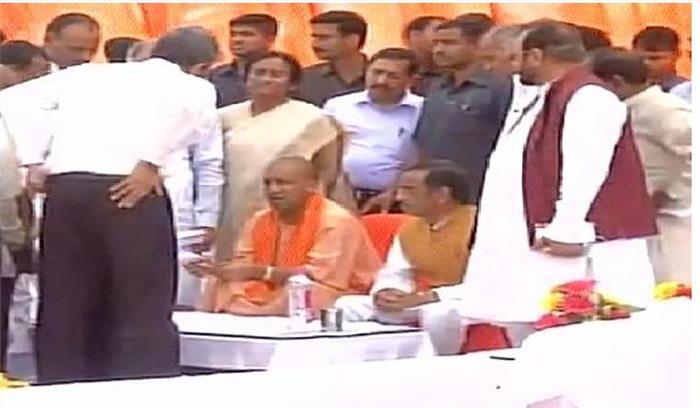 योगी ने गोमती रिवर फ्रंट का किया निरीक्षण, अफसरों को लताड़ा