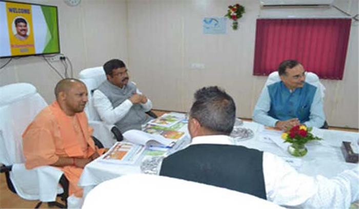 योगी एवं धर्मेन्द्र प्रधान ने किया उर्वरक कारखाने का निरीक्षण योगी एवं धर्मेन्द्र प्रधान ने किया उर्वरक कारखाने का निरीक्षण