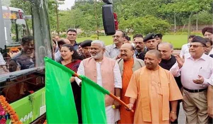 योगी ने किया दो इलेक्ट्रिक बसों का शुभारंभ