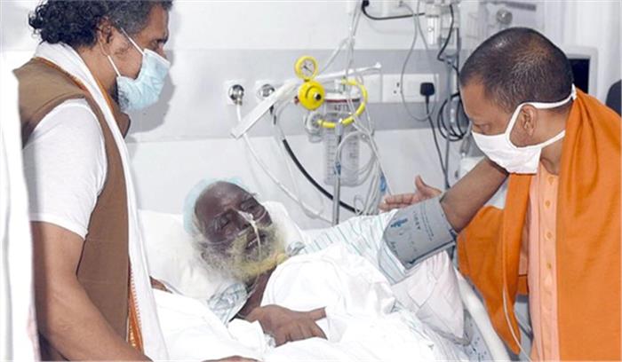 योगी ने अस्पताल में भर्ती महंत नृत्य गोपाल दास से की मुलाकात योगी ने अस्पताल में भर्ती महंत नृत्य गोपाल दास से की मुलाकात