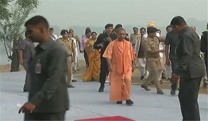 आगरा पहुंचे योगी, आज पहली बार ताज का दीदार करेंगे