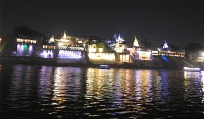 योगी सरकार की सौगात, बनारस में गंगा की लहरों पर चलेंगी तीन क्रूज