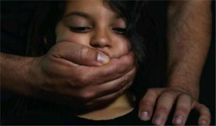 छोटी बच्चियों के बलात्कारियों को फांसी की सजा की मांग हुई तेज