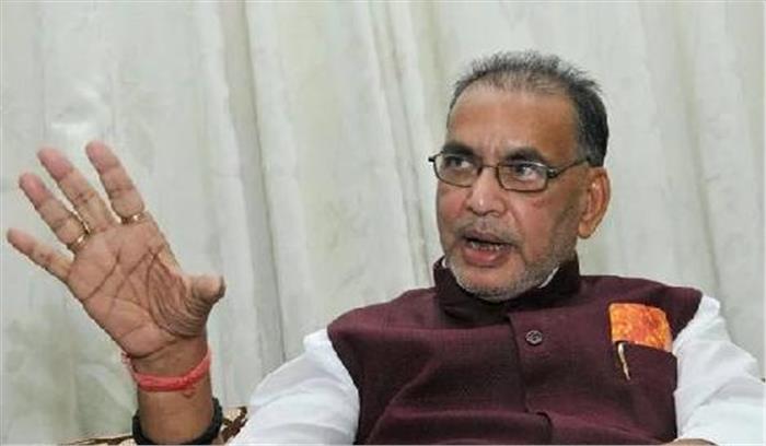 राधा मोहन सिंह के वाहन पर फेंके अंडे