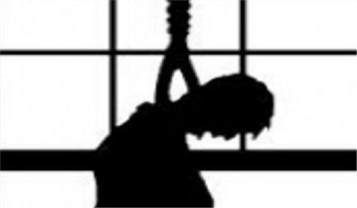   जॉब न मिलने पर युवक ने लगाई फांसी