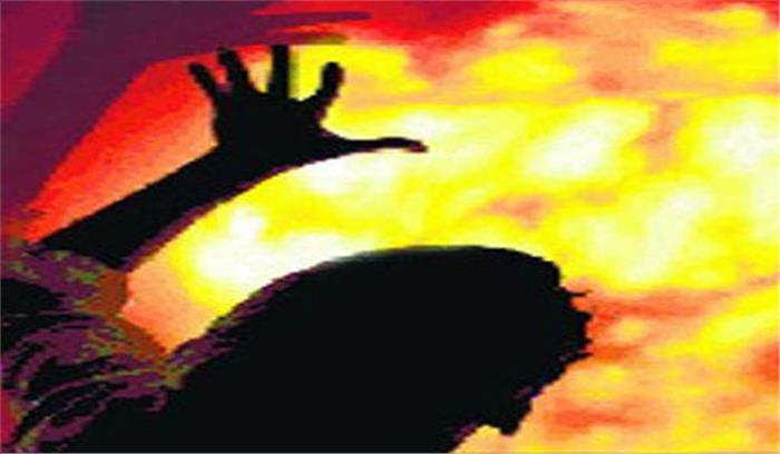 मध्यप्रदेश :पटाखे बनाते में विस्फोट से युवक घायल