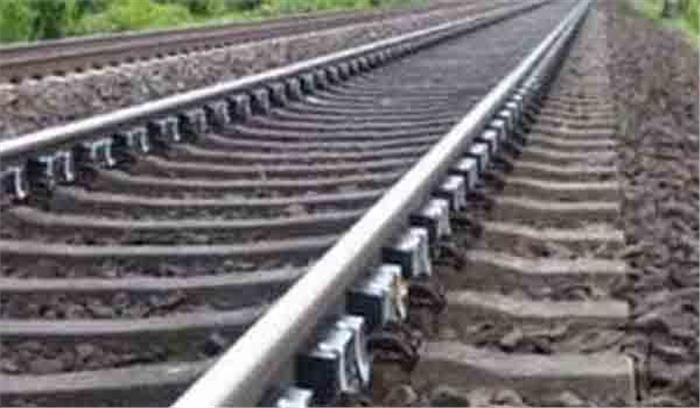 भदोही में ट्रेन की चपेट में आने से एक युवक की मौत