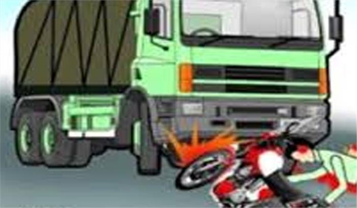 उत्तर प्रदेश :ट्रक की चपेट में आकर दो युवको की मौत