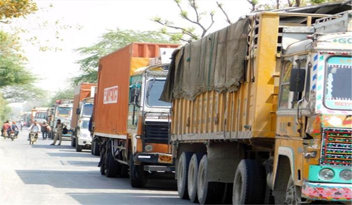 देहरादून में दो ट्रकों के बीच फंसने से युवक की मौत देहरादून में दो ट्रकों के बीच फंसने से युवक की मौत