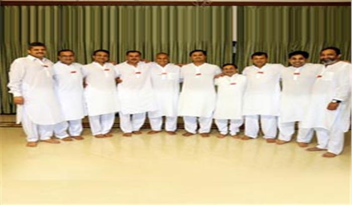 युगपुरुष महात्मा के महात्मा का मंचन