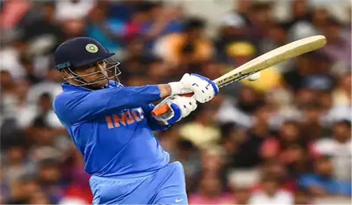 मेलबर्न वनडेः धोनी का अर्धशतक पूरा मेलबर्न वनडेः धोनी का अर्धशतक पूरा