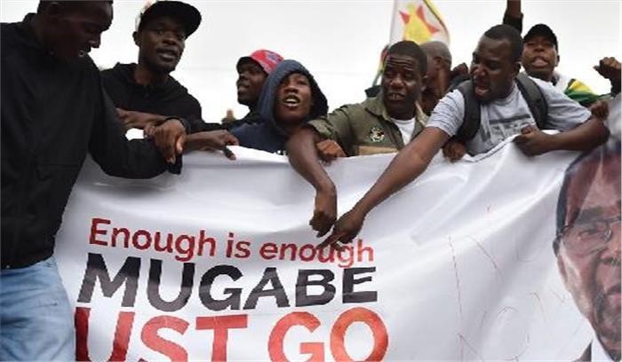 रॉबर्ट मुगाबे के इस्तीफे की मांग के लिए जिम्बाब्वे में रैली