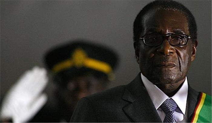जिम्बाब्वे के राष्ट्रपति रॉबर्ट मुगाबे और उनका परिवार सेना की निगरानी में