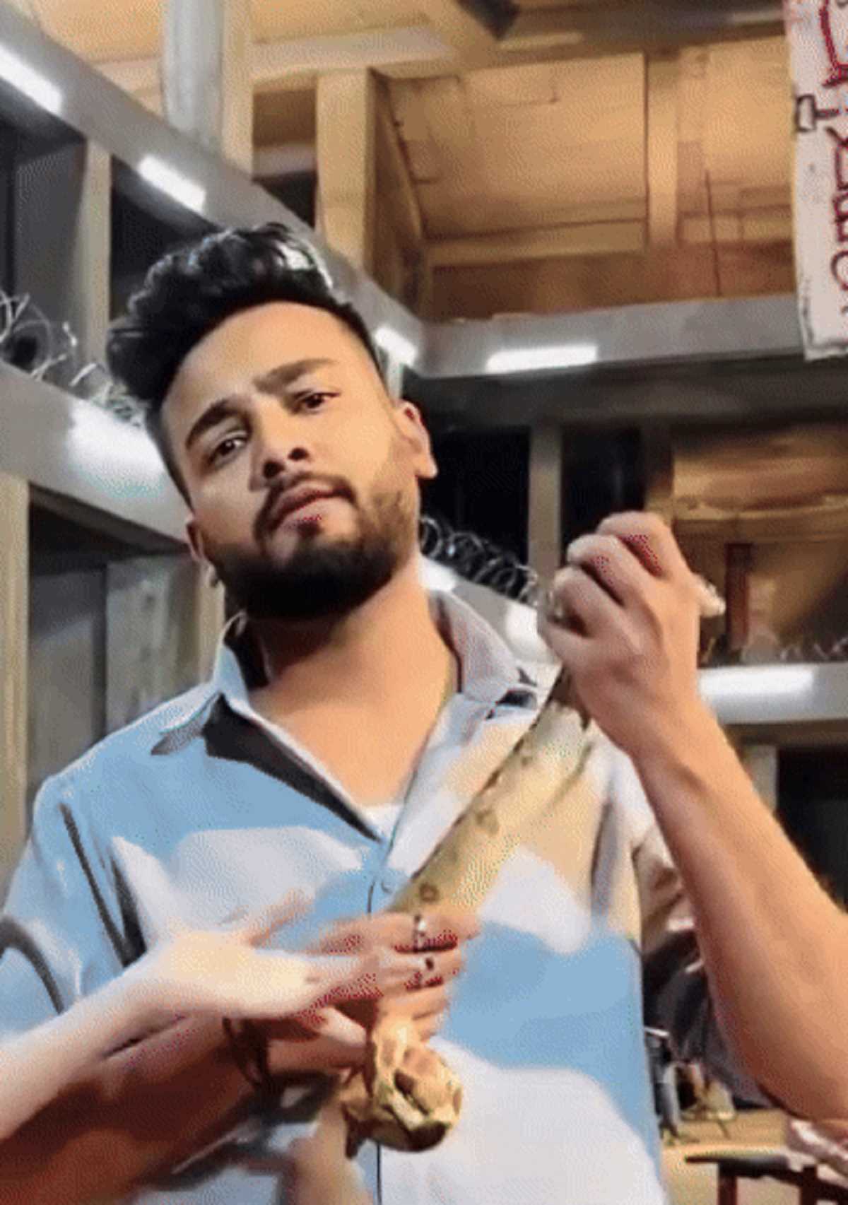 एल्विश यादव का बयान रेव पार्टी में सांप के जहर का इस्तेमाल से किया इनकार,चार्जशीट में हुआ खुलासा