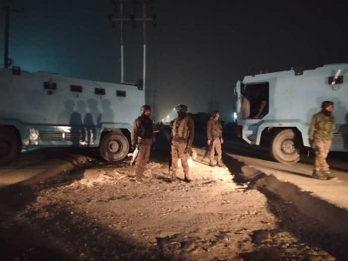 श्रीनगर में मुठभेड़ के बाद 2 आतंकवादी ढेर