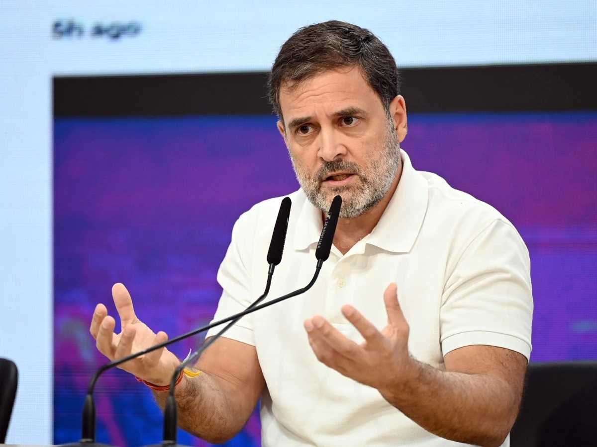 अडानी को गिरफ्तारी से बचा रही है मोदी सरकार : राहुल अडानी को गिरफ्तारी से बचा रही है मोदी सरकार : राहुल