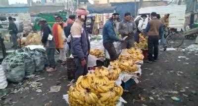 भारत बंद:  बहुत कम दुकानों के साथ खुली आजादपुर मंडी