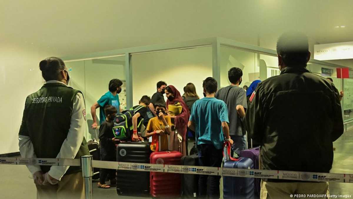 11 देशों से पैदल गुजर कर अमेरिका पहुंच रहे हैं सैकड़ों अफगान