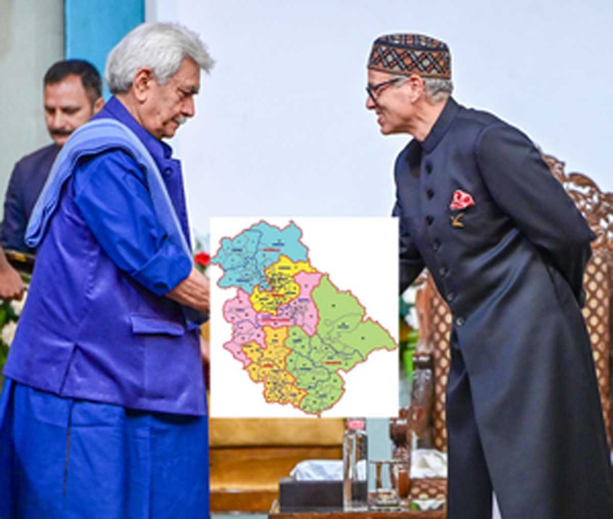 जम्मू-कश्मीर को वापस राज्य का दर्जा मिलना कितना मुश्किल, उमर के रास्ते में कितने कांटे? जम्मू-कश्मीर को वापस राज्य का दर्जा मिलना कितना मुश्किल, उमर के रास्ते में कितने कांटे?