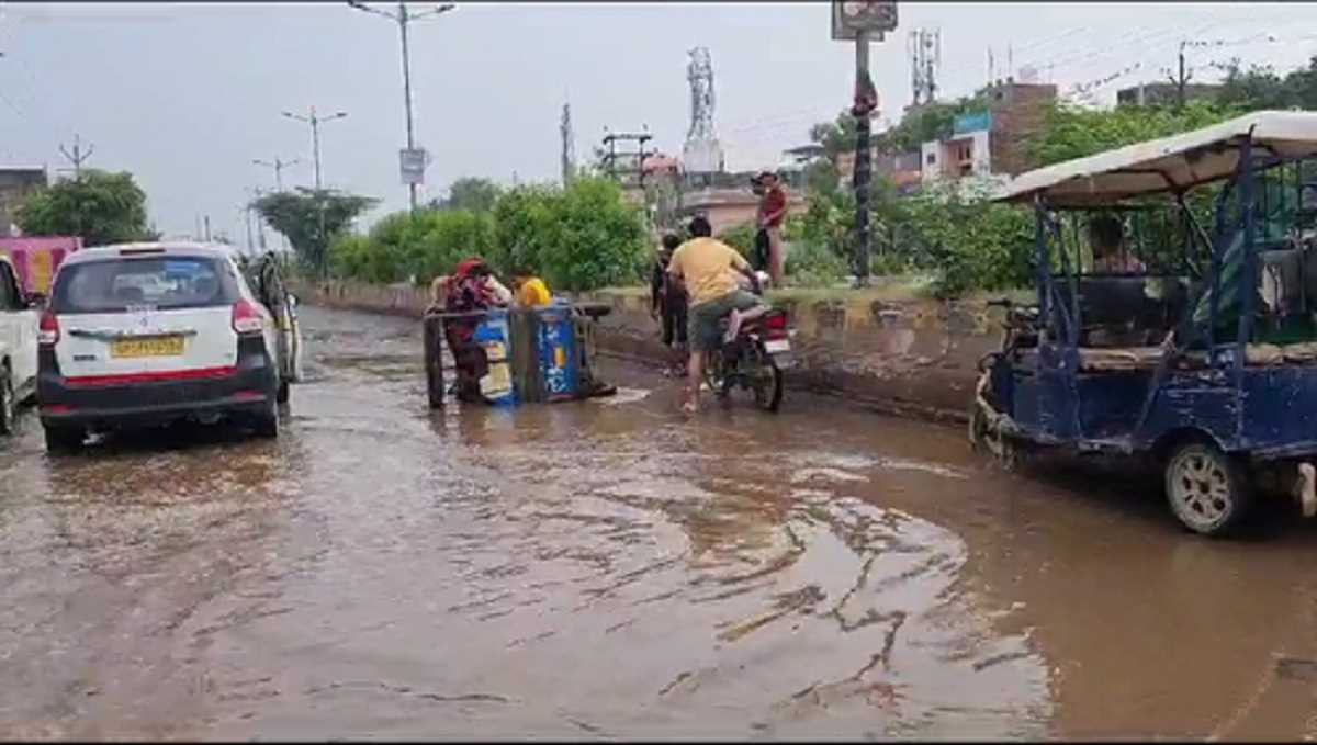 गाजियाबाद : दो घंटे की बारिश से कई इलाके जलमग्न, नगर निगम पर फिर उठे सवाल