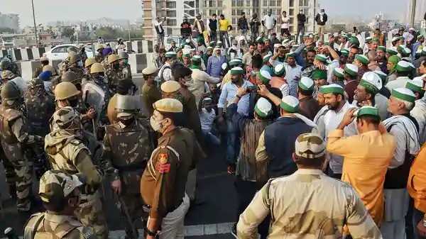 किसान आंदोलन: किसानों ने पूरी तरह बंद किया दिल्ली-उत्तर प्रदेश सीमा