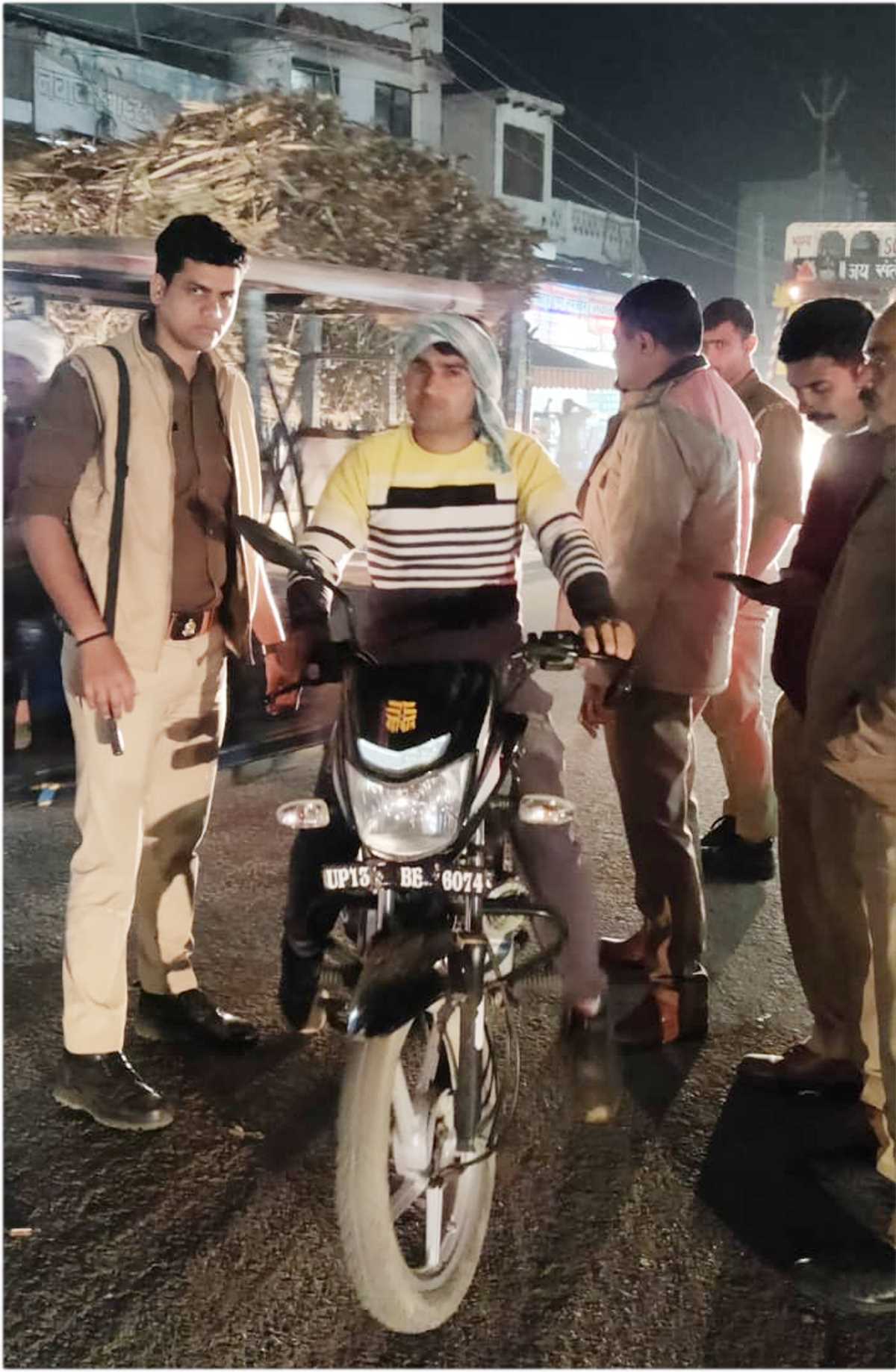 पुलिस ने दो पहिया वाहन चालकों के काटे ऑनलाइन चालान