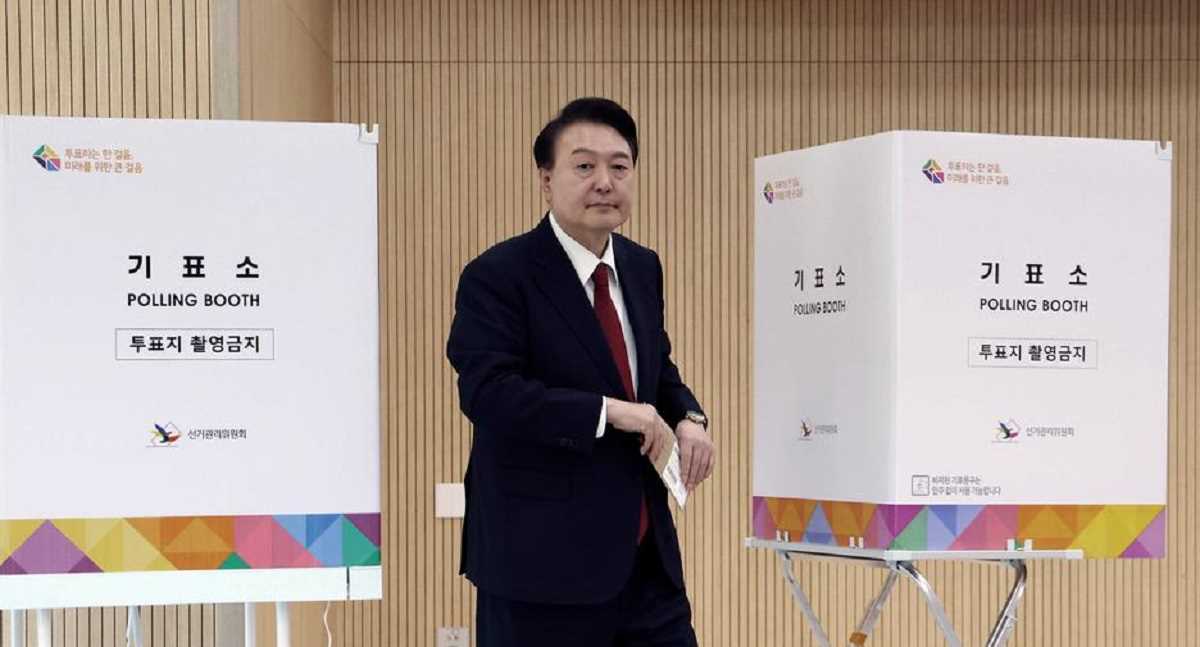 दक्षिण कोरिया: राष्ट्रपति के खिलाफ महाभियोग के लिए लाखों याचिकाएं