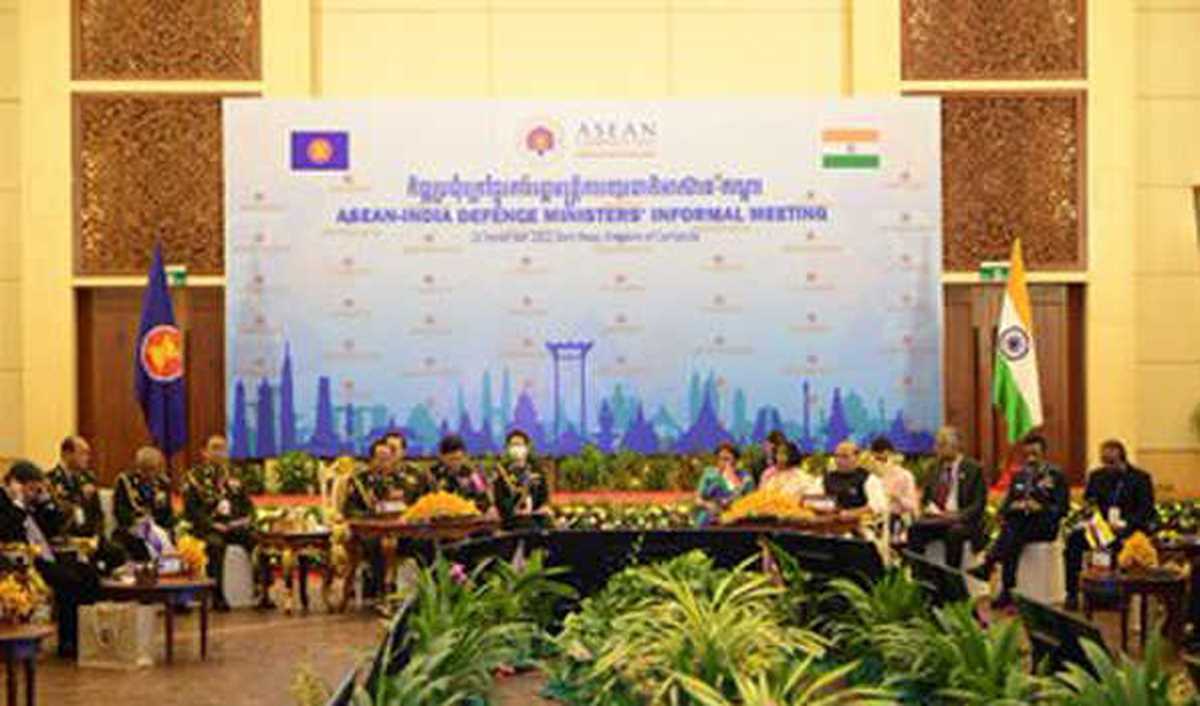 आसियान देशों के साथ सहयोग बढाने के लिए प्रतिबद्ध है भारत : राजनाथ