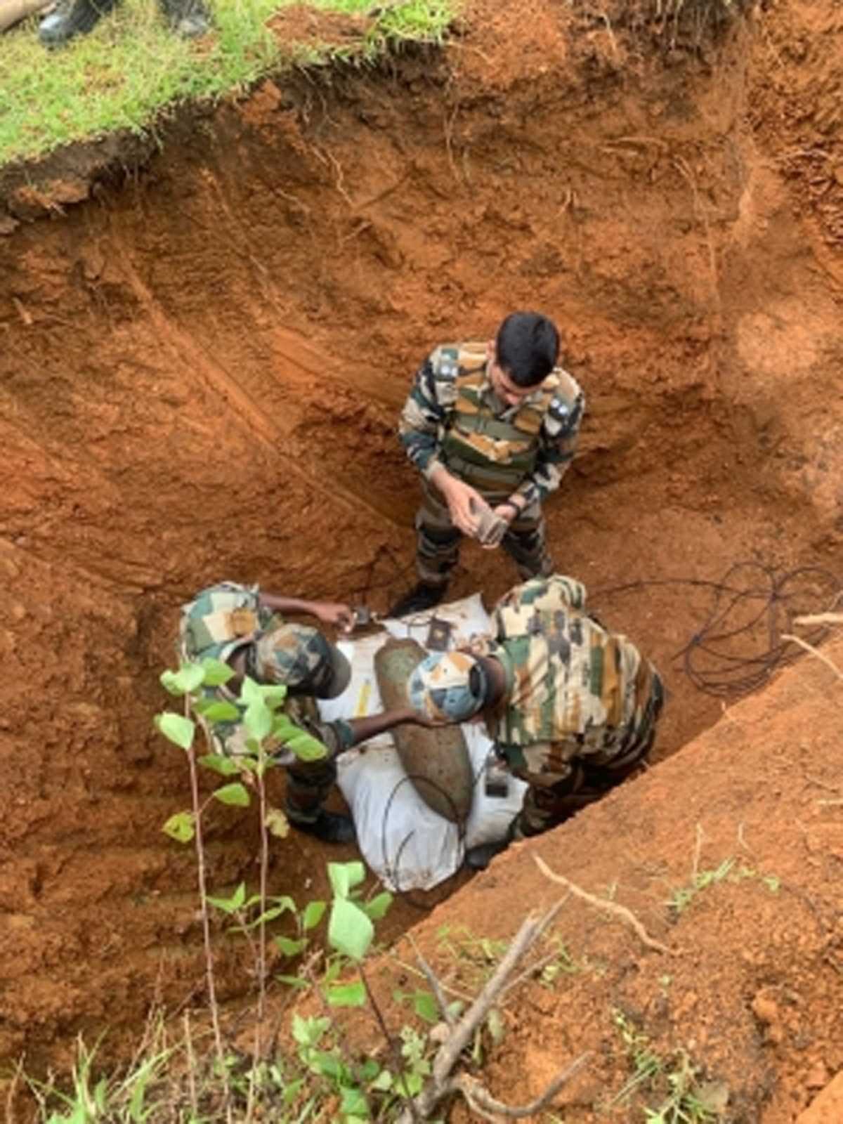 मणिपुर में द्वितीय विश्व युद्ध के पुराने बम को सुरक्षित उड़ाया गया