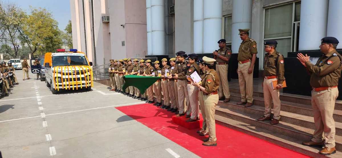 ग्रेटर नोएडा : सेफ सिटी के तहत मिशन शक्ति अभियान वाहन को दिखाई गई झंडी