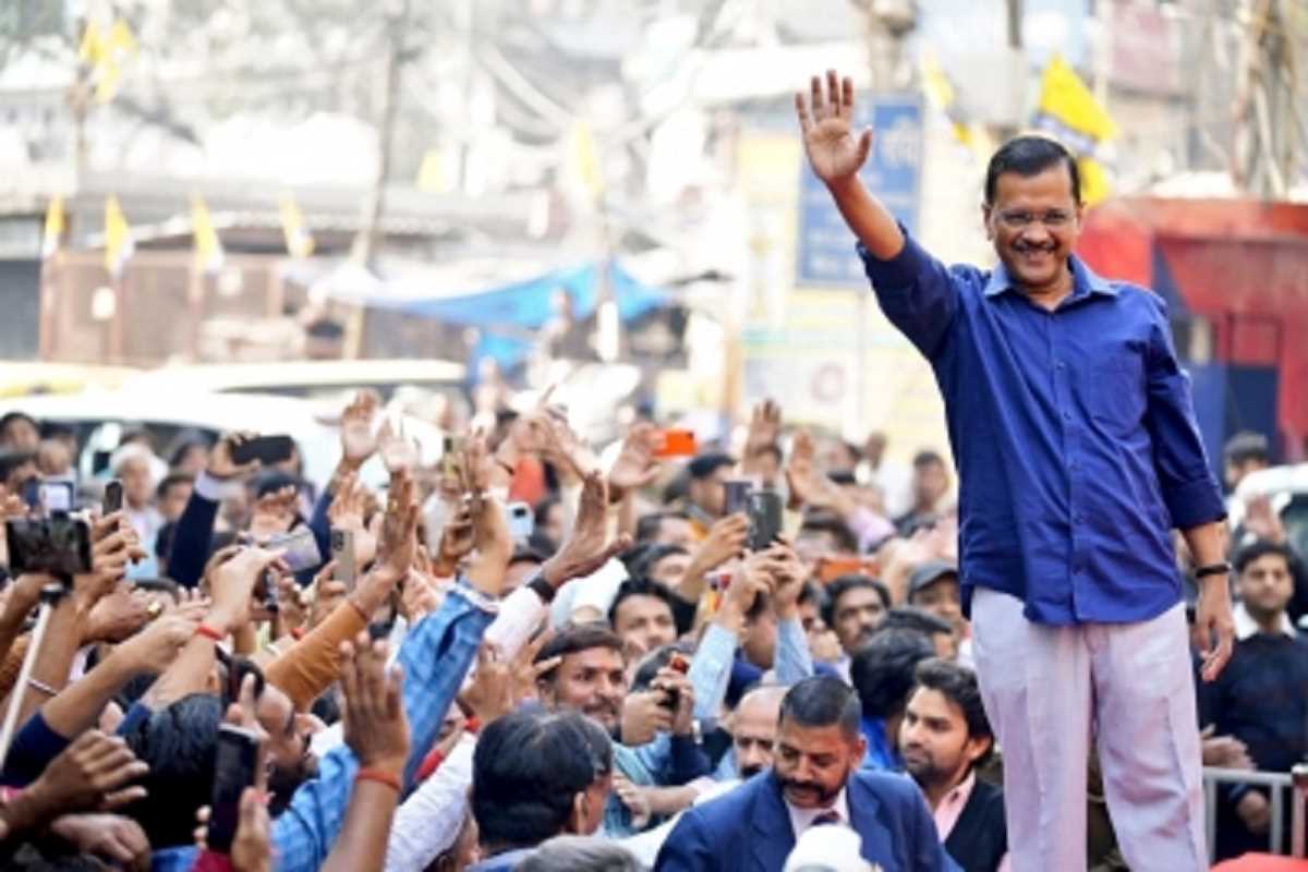जिसने दिया मौका, उसको मिला धोखा - केजरीवाल के खिलाफ भाजपा का अभियान
