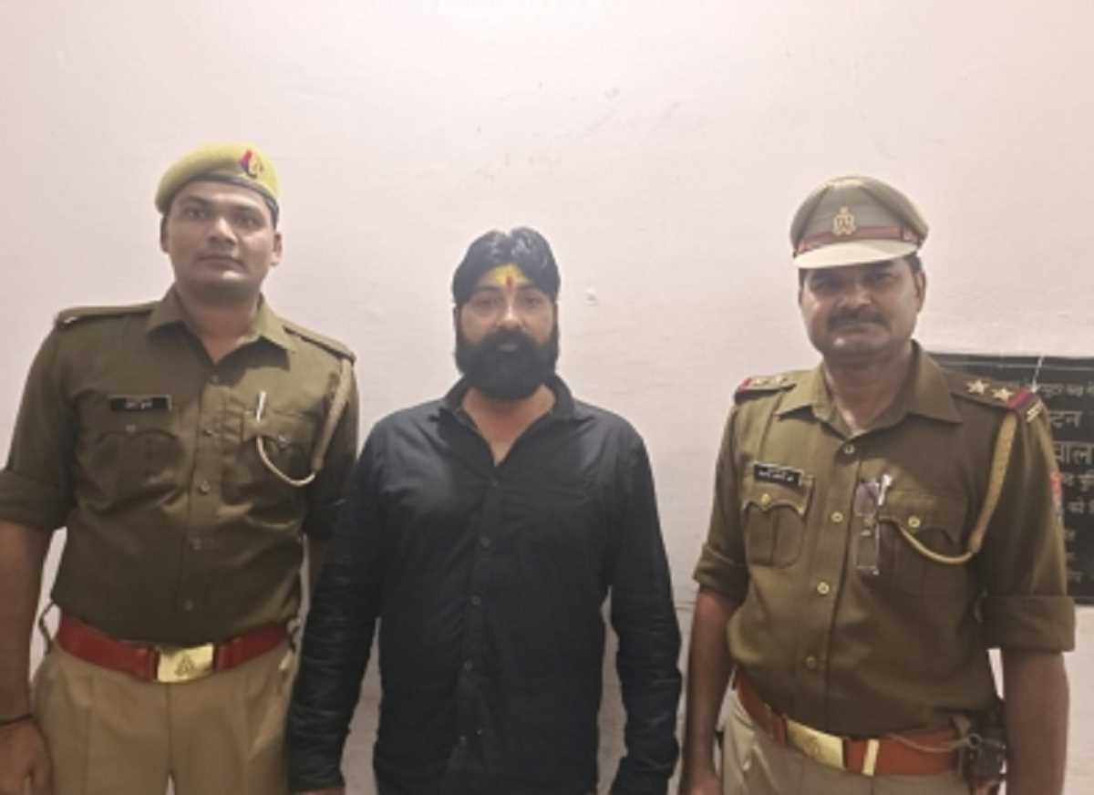 वांटेड शार्प शूटर गिरफ्तार, व्यापारी की हत्या के लिए ली थी पांच लाख की सुपारी वांटेड शार्प शूटर गिरफ्तार, व्यापारी की हत्या के लिए ली थी पांच लाख की सुपारी