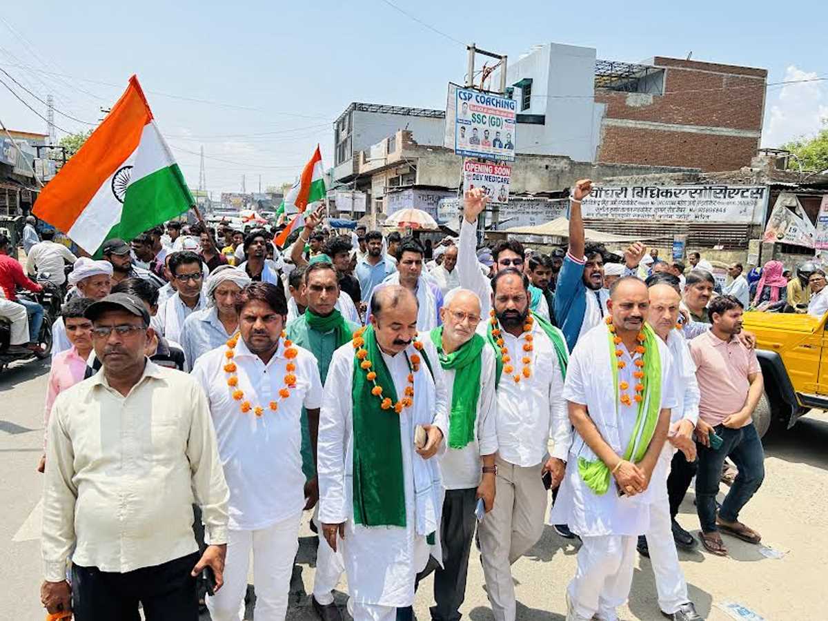 बीकेयू अराजनैतिक ने जुलूस निकालकर किया पंचायत