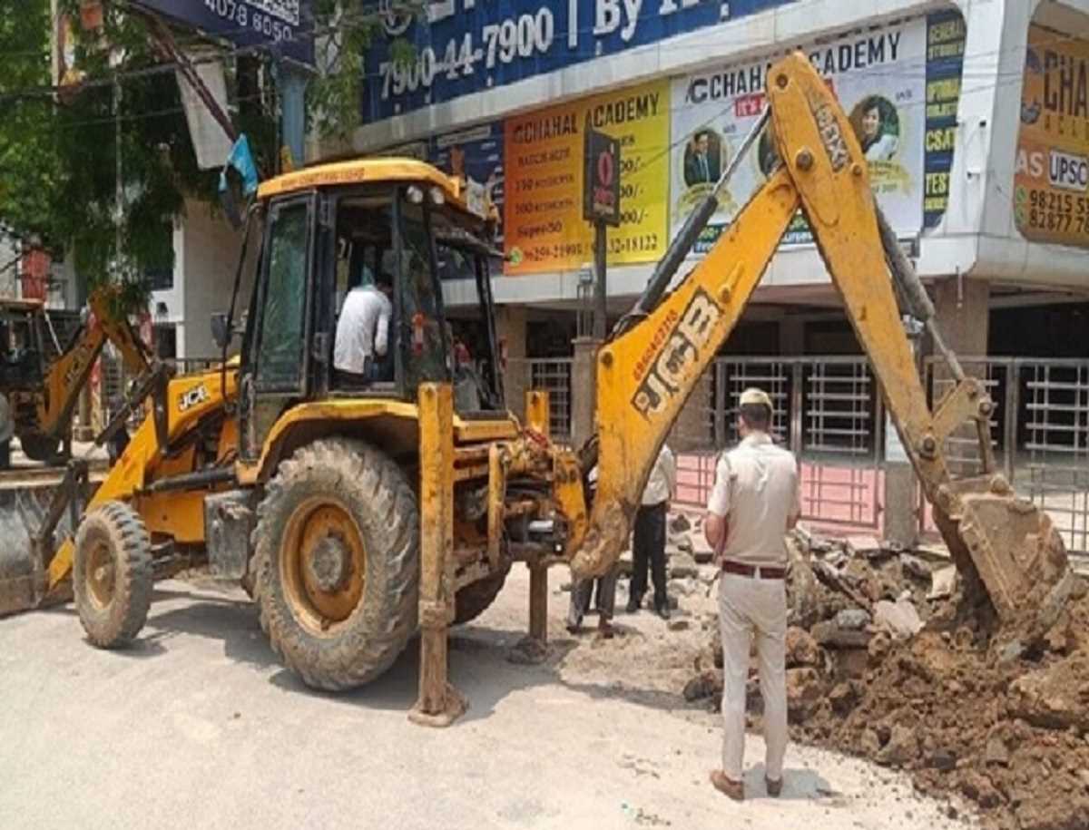 संसद में भी गूंजा विद्यार्थियों की मौत का मामला, अवैध निर्माण पर चला बुलडोजर