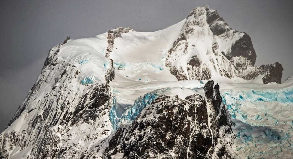 चिली के पैटागोनिया में गिरा ग्लेशियर तो दहल गए टूरिस्ट