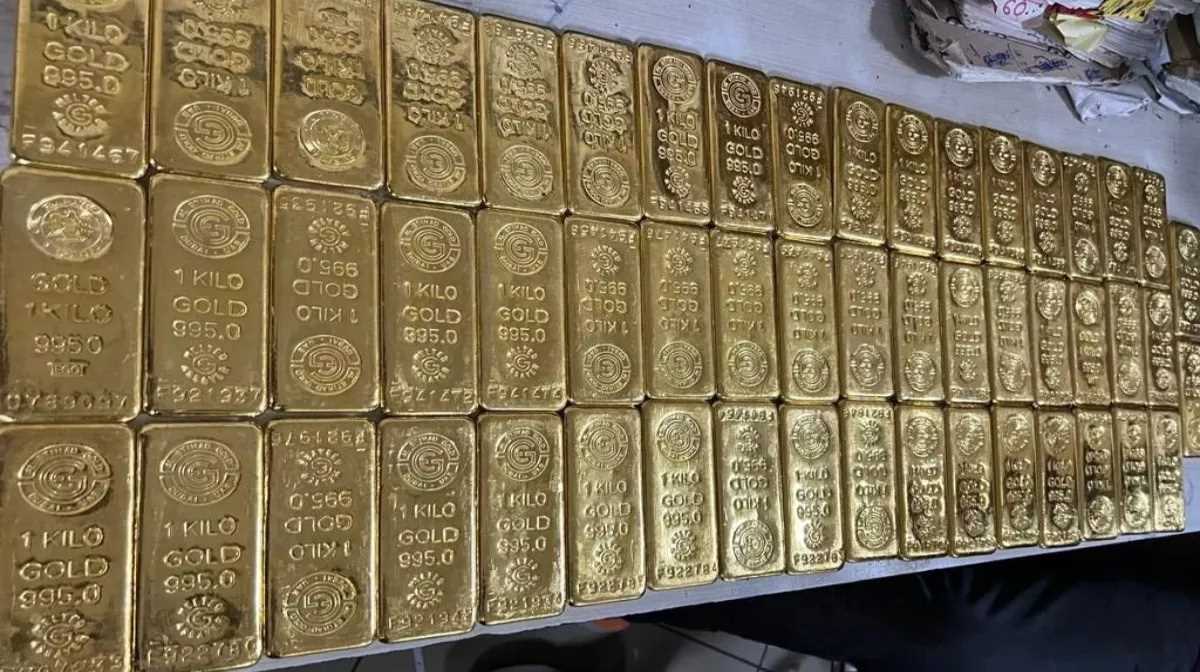 केरल में करीपुर अंतरराष्ट्रीय हवाई अड्डे पर करीब 2.55 करोड़ रुपये का सोना जब्त केरल में करीपुर अंतरराष्ट्रीय हवाई अड्डे पर करीब 2.55 करोड़ रुपये का सोना जब्त