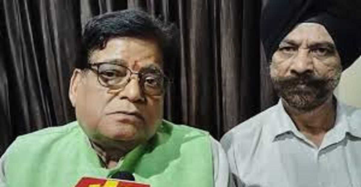 जम्मू कश्मीर में बिखर गई बीजेपी, पार्टी नेताओं ने दिया इस्तीफा जम्मू कश्मीर में बिखर गई बीजेपी, पार्टी नेताओं ने दिया इस्तीफा