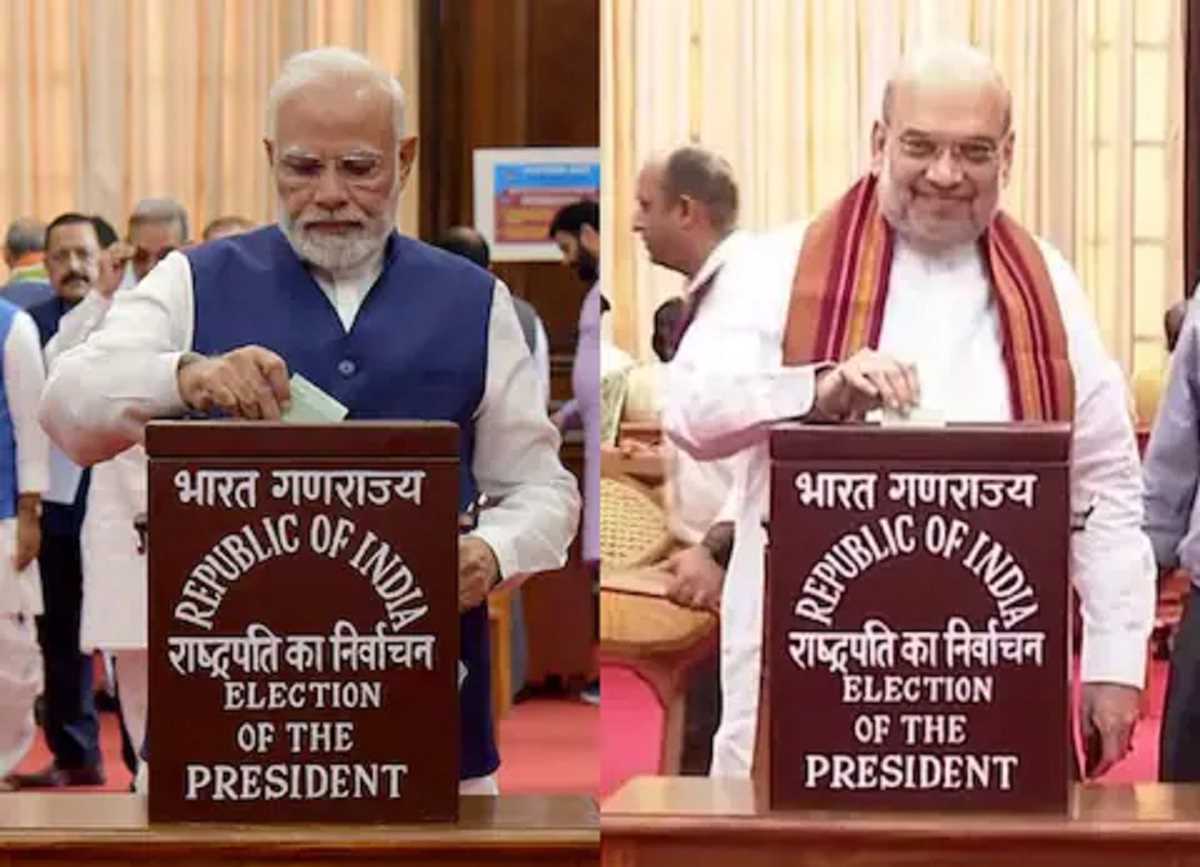 उपराष्ट्रपति पद के लिए मतदान जारी, मोदी, शाह, राजनाथ, मनमोहन सिंह ने डाला वोट उपराष्ट्रपति पद के लिए मतदान जारी, मोदी, शाह, राजनाथ, मनमोहन सिंह ने डाला वोट