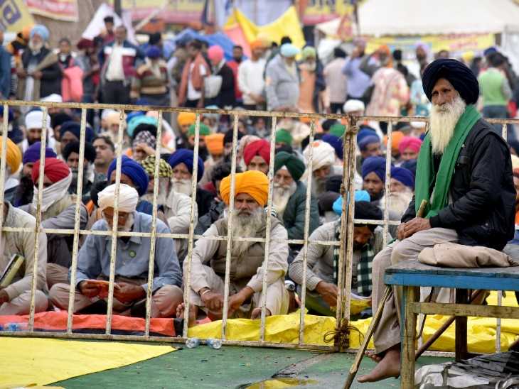 42वें दिन भी दिल्ली में डटे हैं किसान, कर रहे हैं ट्रैक्टर मार्च की तैयारी