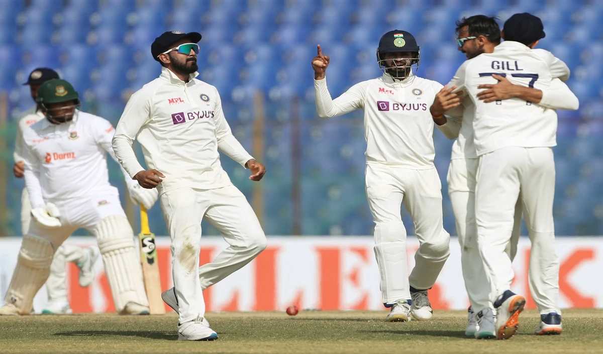 जाकिर के शतक के बावजूद अक्षर ने बांग्लादेश को हार की ओर धकेला