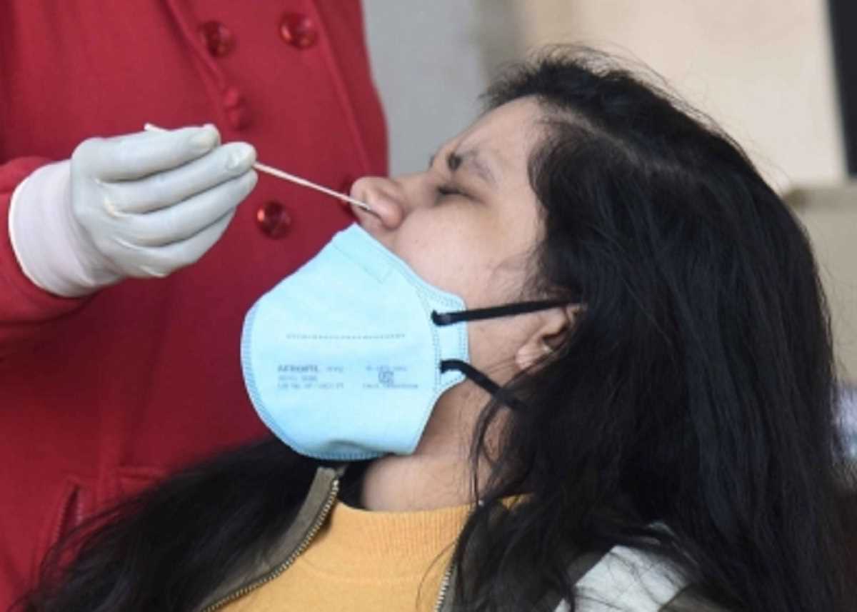 देश 24 घंटे में कोरोना के आए 4000 से कम नए केस, 18 की मौत