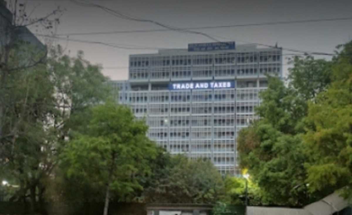 दिल्ली के व्यापार और कर विभाग में कार्यरत 28 मध्य स्तर के कर्मचारियों का तबादला